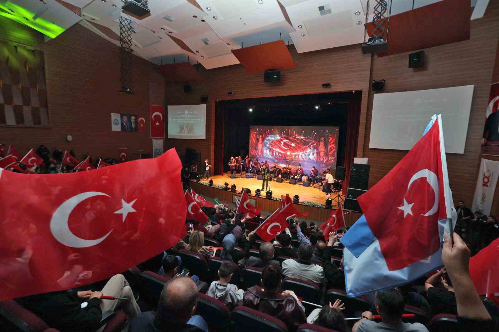 T&uuml;rk D&uuml;nyası g&ouml;sterisi b&uuml;y&uuml;ledi