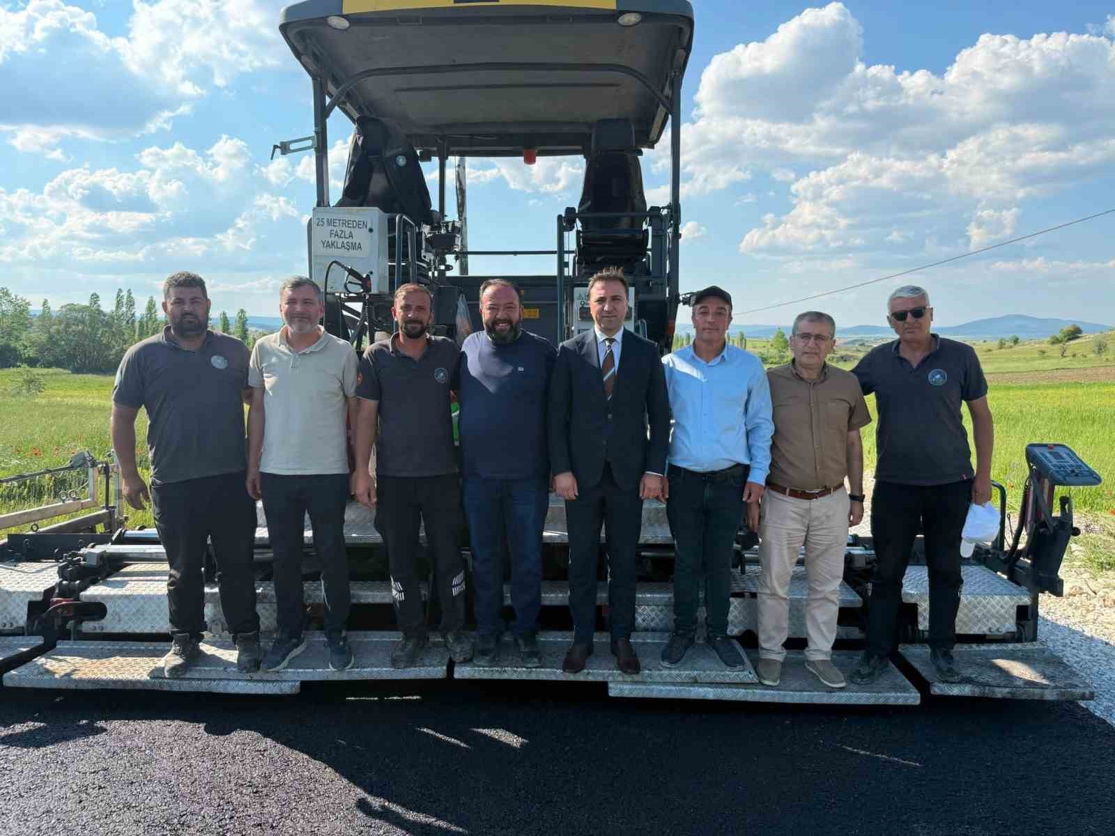 &Ccedil;avdarhisar&rsquo;da İlcik&ouml;ren bağlantı yolunda asfalt &ccedil;alışmaları yerinde incelendi