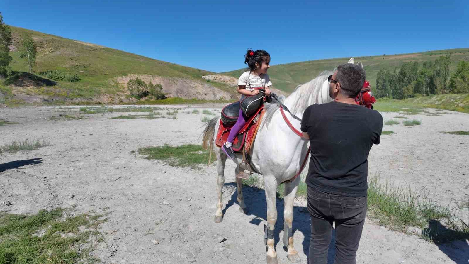 Bayburt&rsquo;ta DENEYAP &ouml;ğrencilerine ata sporu cirit tanıtıldı