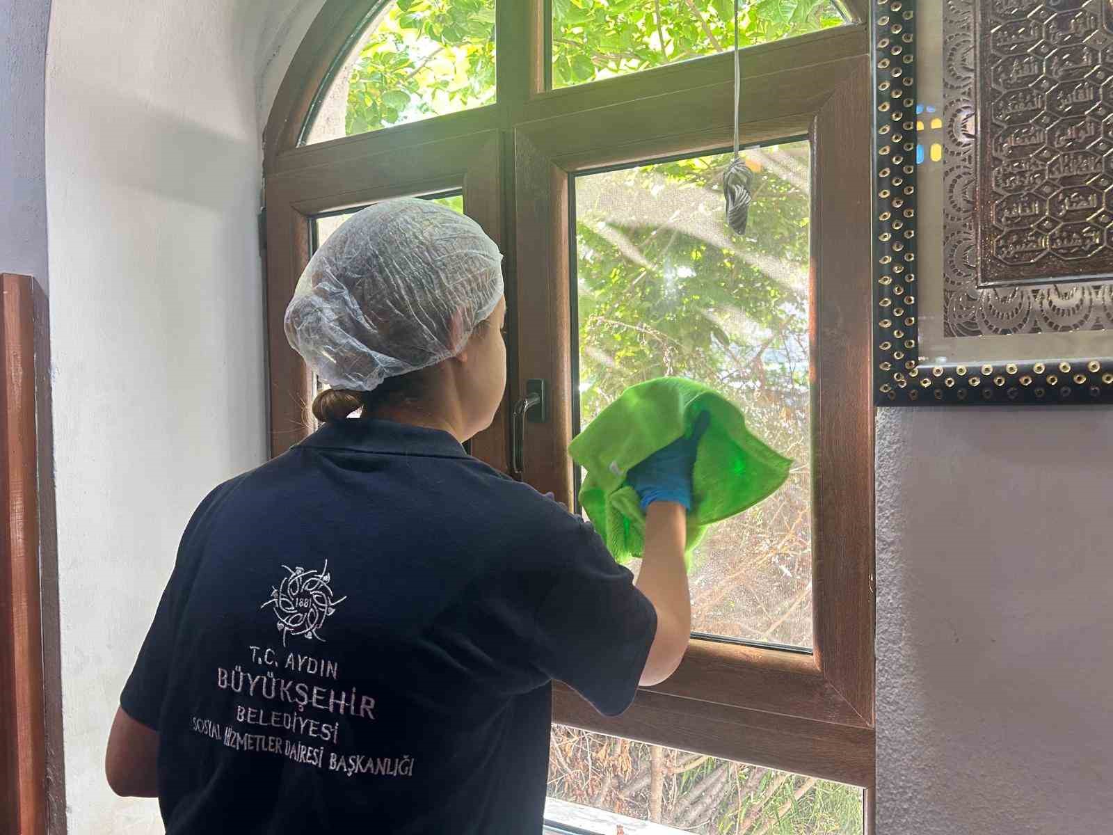 Aydın B&uuml;y&uuml;kşehir Belediyesi&rsquo;nden bayram &ouml;ncesi camilerde temizlik