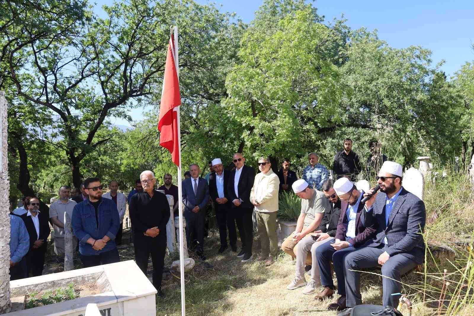 M&uuml;ft&uuml; Ahmet Hulusi Efendi dualarla anıldı