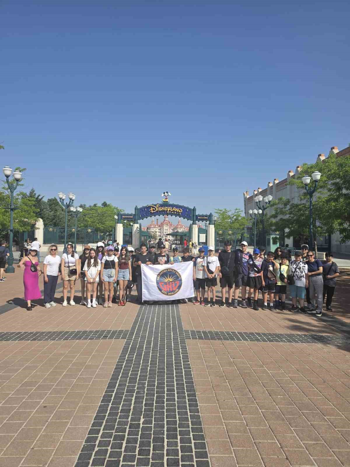 GKV&rsquo;li &ouml;ğrenciler Disneyland Paris&rsquo;te
