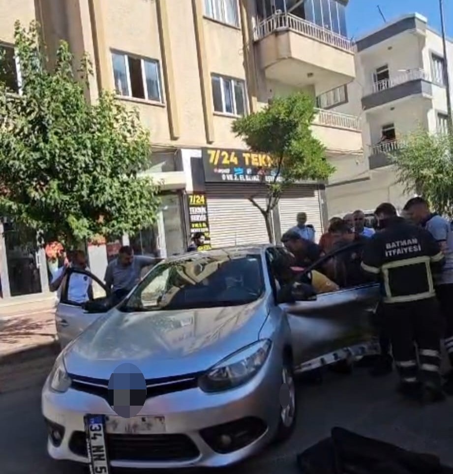 Batman&rsquo;da otomobil ile hafif ticari ara&ccedil; &ccedil;arpıştı: 1 yaralı