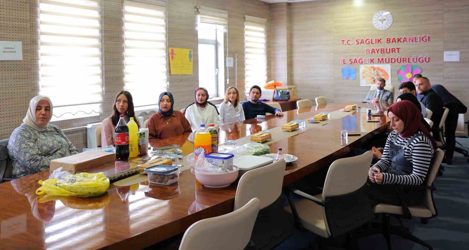 Bayburt&rsquo;ta sağlık &ccedil;alışanlarına anne sağlığı ve aile planlaması eğitimi verildi