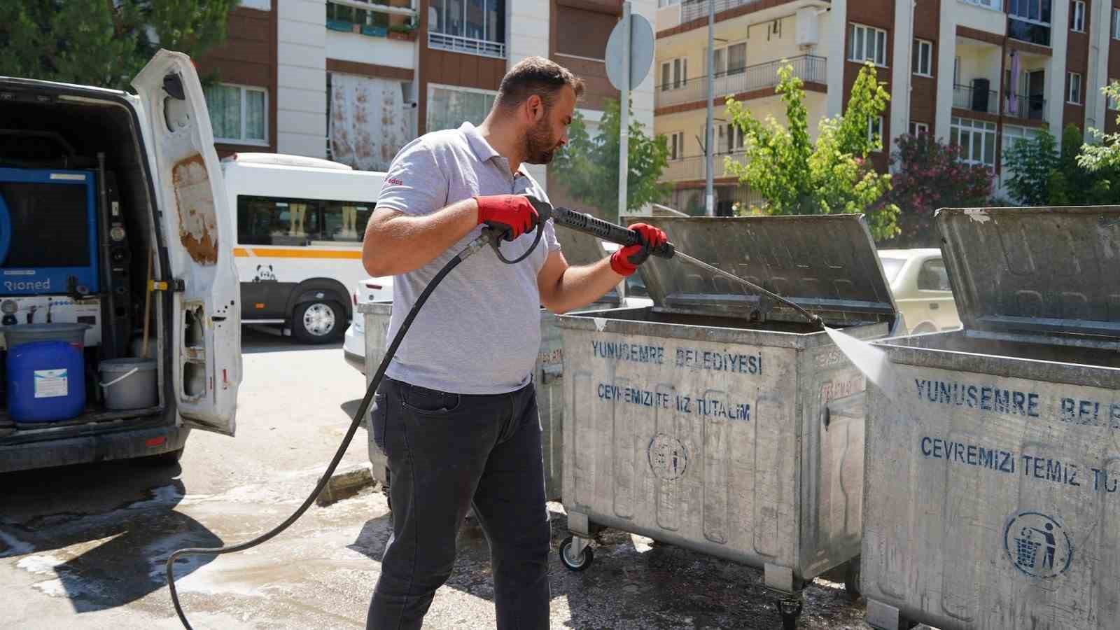 Yunusemre&rsquo;de &ccedil;&ouml;p konteynerlerine yaz mesaisi