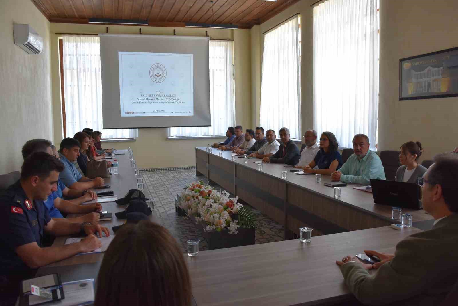 Salihli&rsquo;de kadına şiddet ve &ccedil;ocuk koruma i&ccedil;in kritik toplantı