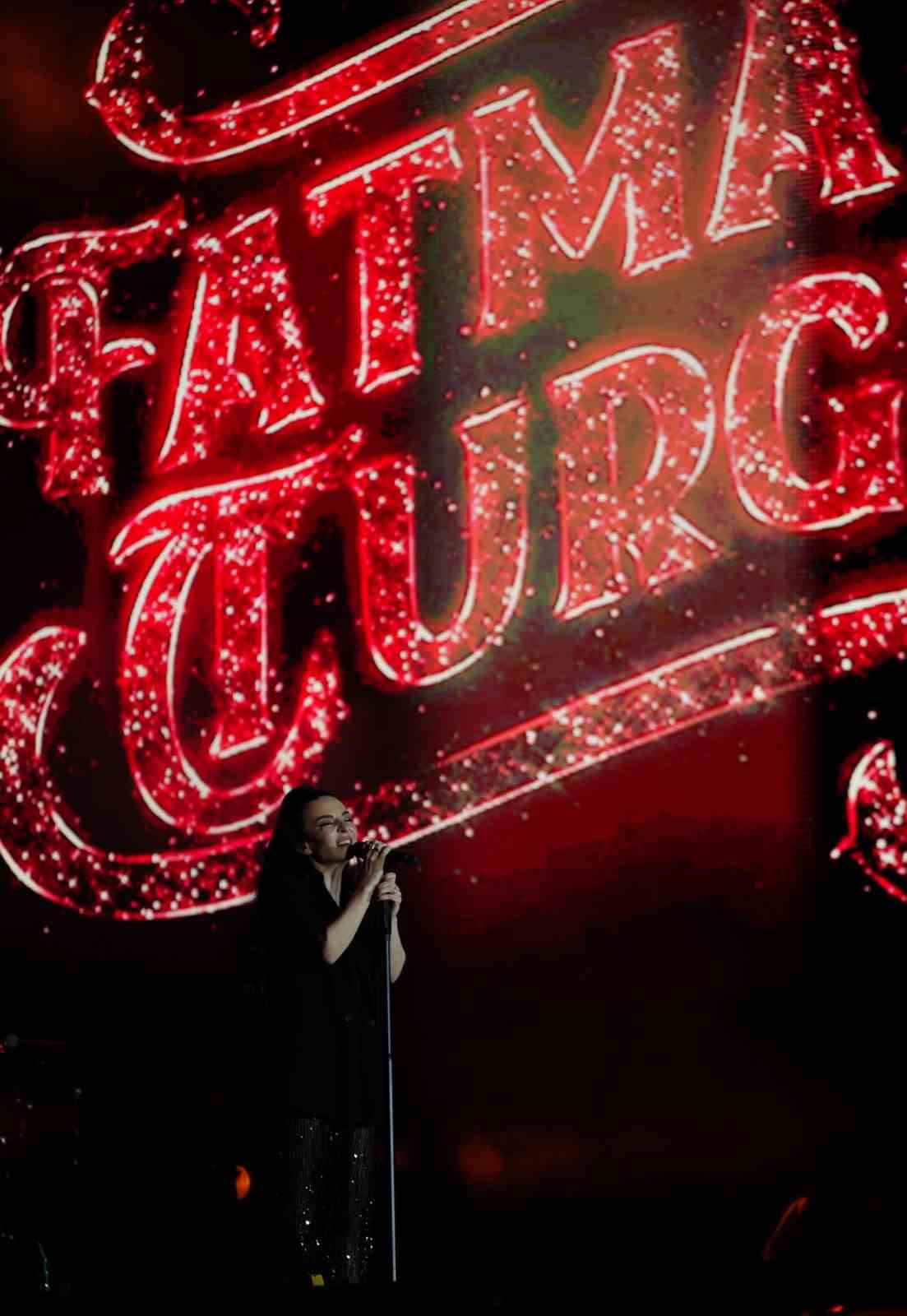 K&uuml;lt&uuml;r Yolu Festivalinde Fatma Turgut&rsquo;tan unutulmaz gece