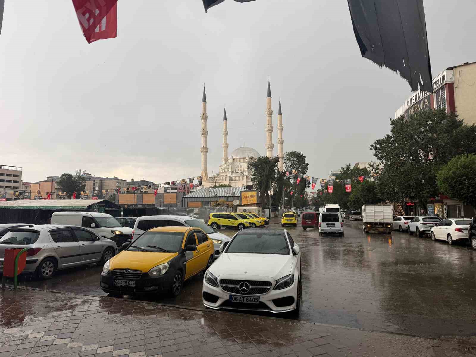 Iğdır&rsquo;da sağanak yağış etkili oldu