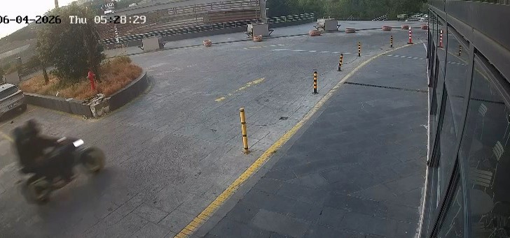 Sultangazi&rsquo;de alışveriş merkezine silahlı saldırı