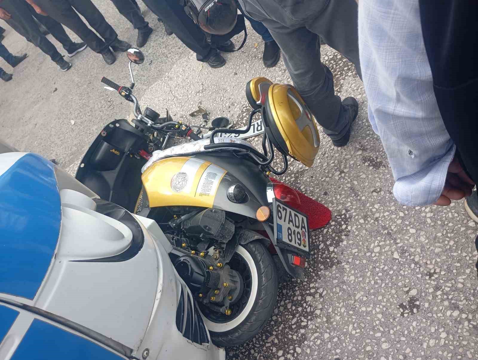 Alaplı&rsquo;da minib&uuml;s, motosiklete &ccedil;arptı 1 yaralı