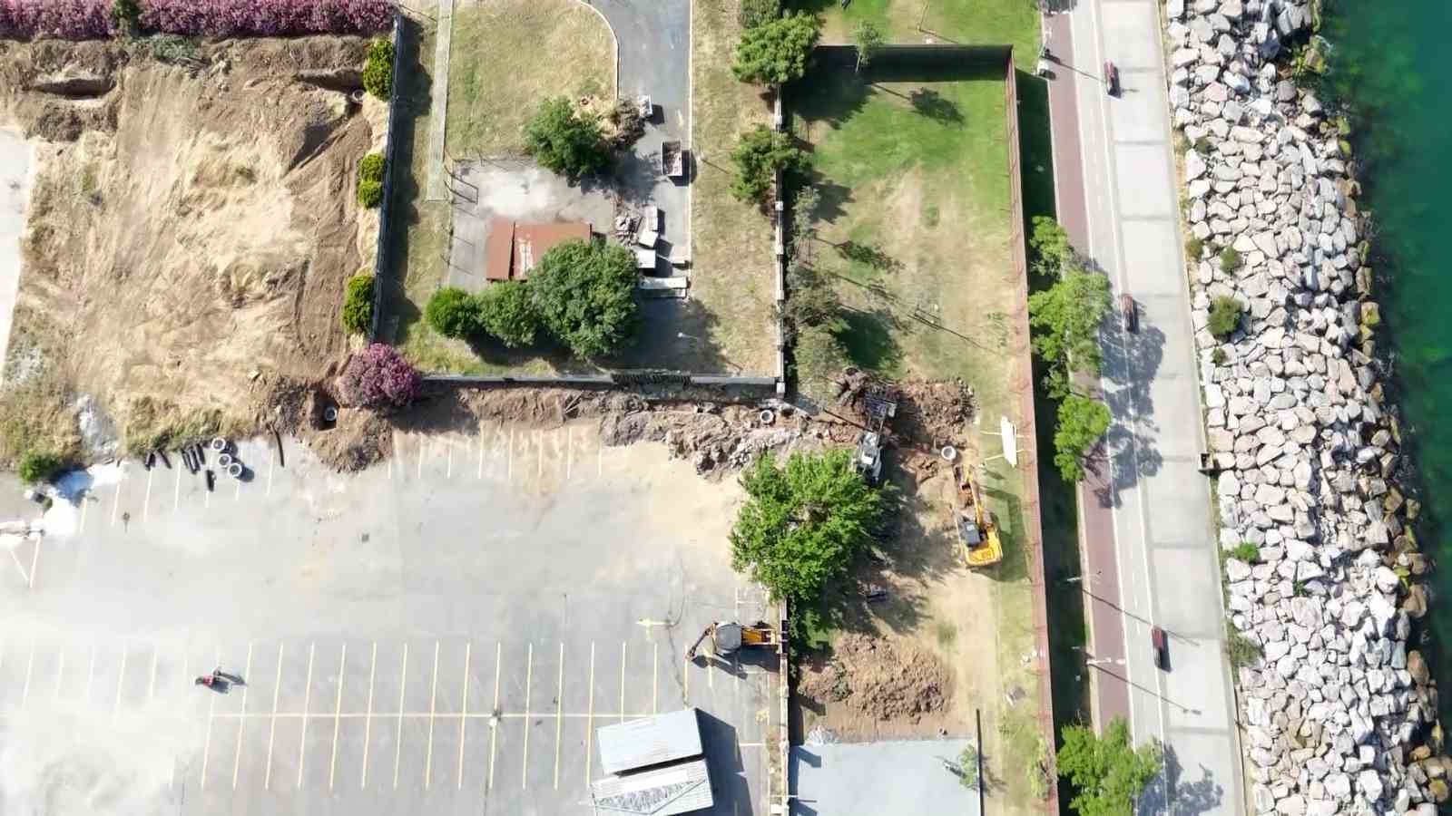 Kadık&ouml;y&rsquo;de yapılacak dev cami i&ccedil;in ilk kazı başladı