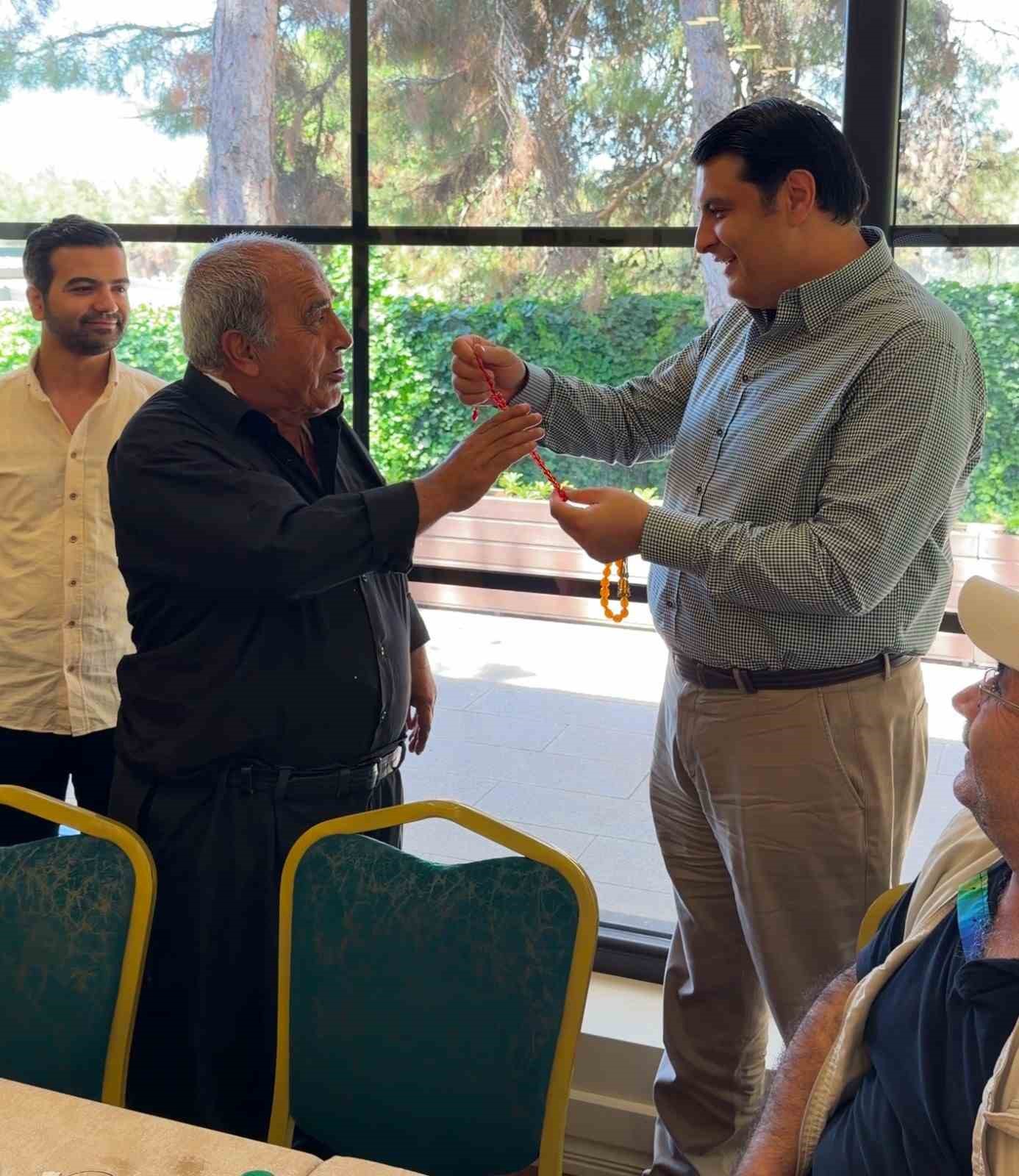 Başkan Yılmaz&rsquo;dan, Babalar G&uuml;n&uuml;&rsquo;nde anlamlı buluşma