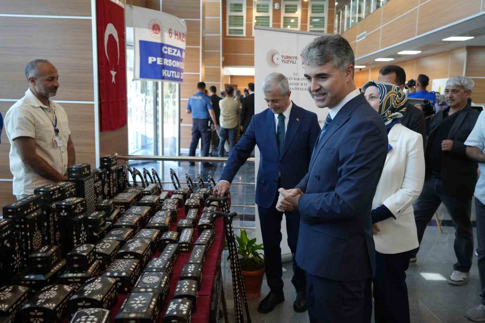 Gaziantep Adliyesi&rsquo;nde resim ve el sanatları sergisi a&ccedil;ıldı