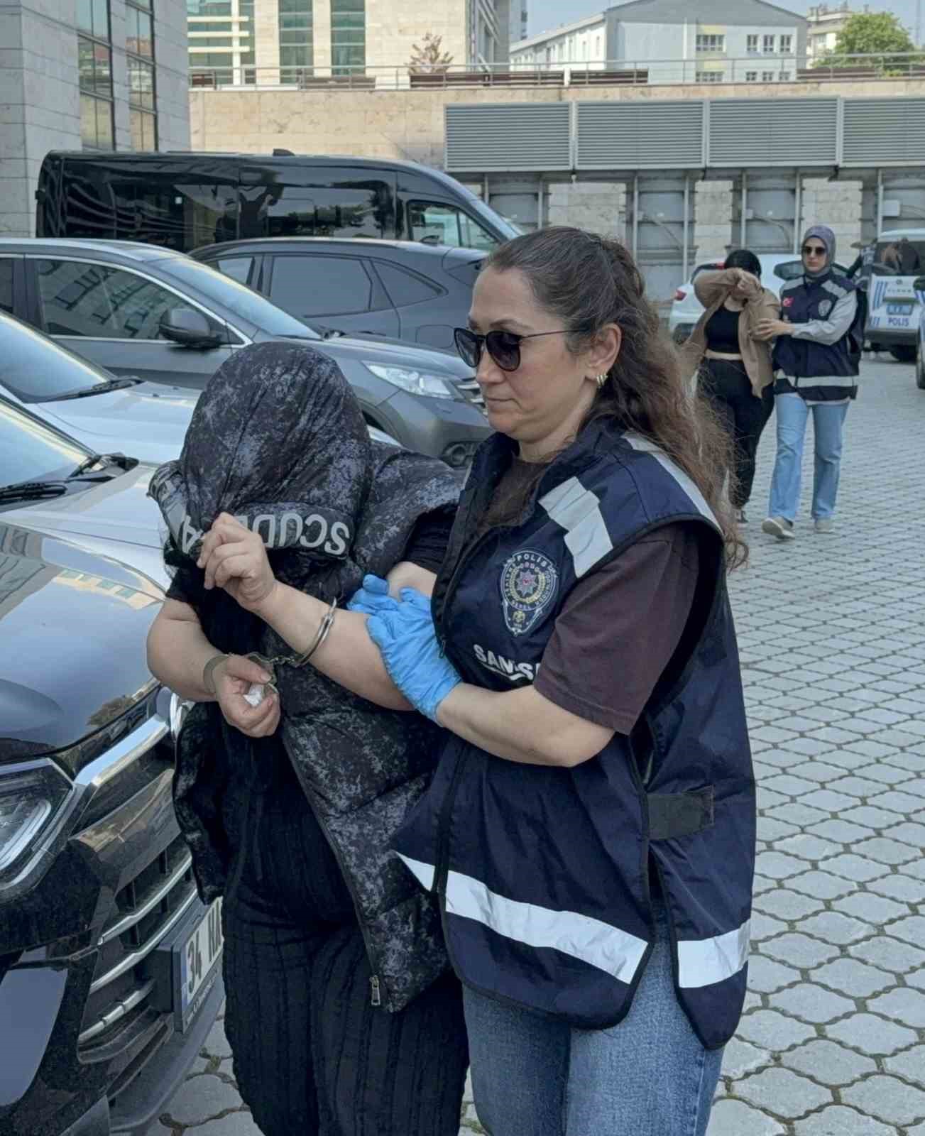 Adliyede g&ouml;r&uuml;len dava sonrası kavgaya karışan 3 kadın tutuklandı