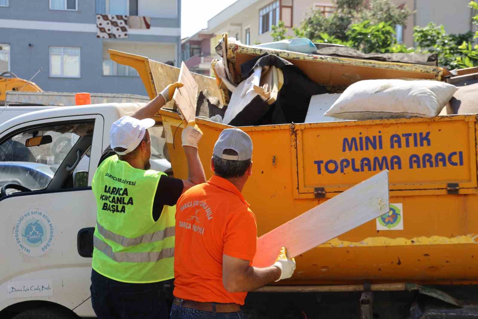 Darıca&rsquo;da 100 kişilik &ouml;zel ekiple yaz temizliği