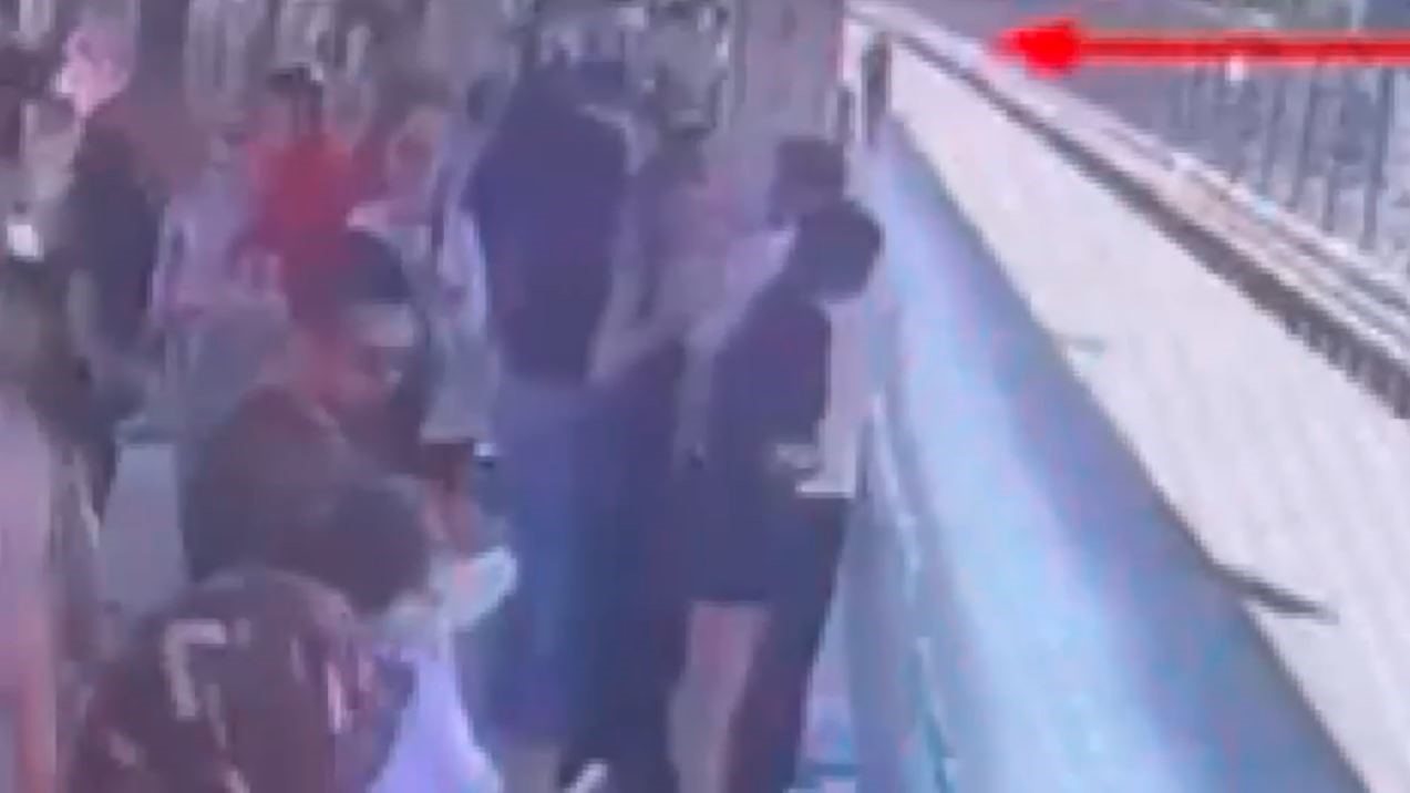 Esenyurt&rsquo;ta gencin nişanlısının yanında &ouml;ld&uuml;r&uuml;ld&uuml;ğ&uuml; olayın yeni g&ouml;r&uuml;nt&uuml;leri ortaya &ccedil;ıktı