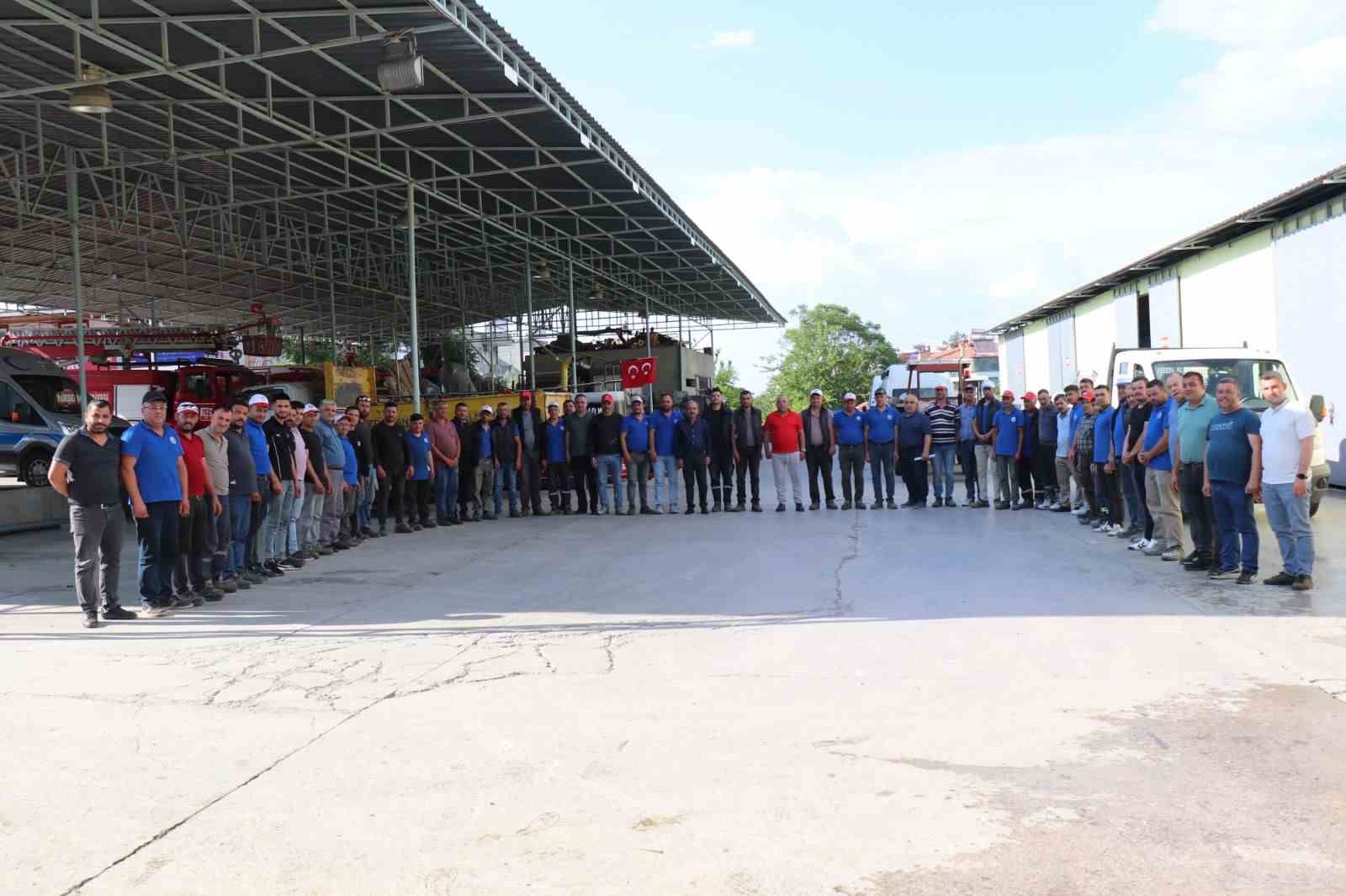 Başkan &Ouml;zel, belediye personeliyle Bayramlaştı