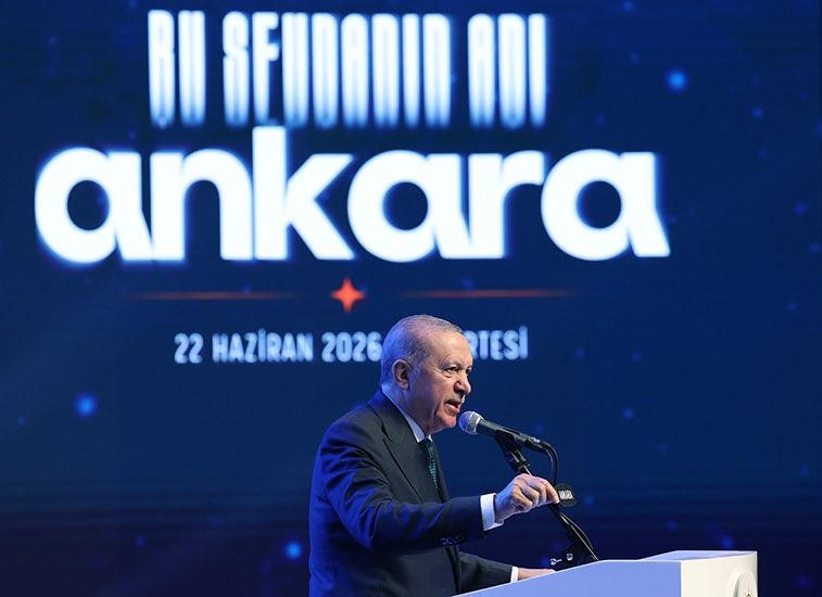 Cumhurbaşkanı Erdoğan: "Siyasi rakiplerimiz koltuk kavgası verirken biz T&uuml;rkiye&rsquo;yi geleceğe hazırlamanın m&uuml;cadelesini veriyoruz"