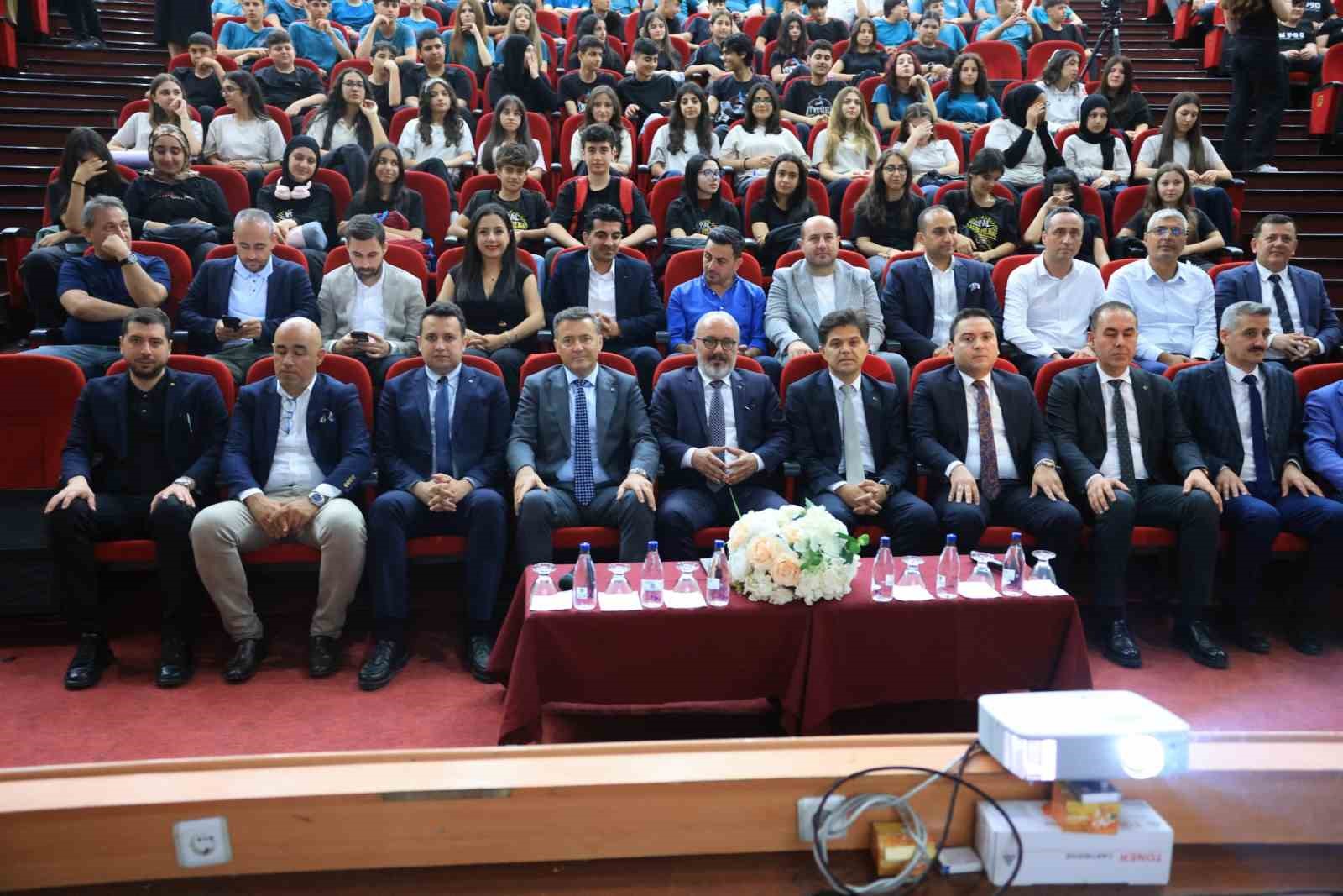 Fikir Otob&uuml;s&uuml;nde şampiyon Synaptech Takımı oldu