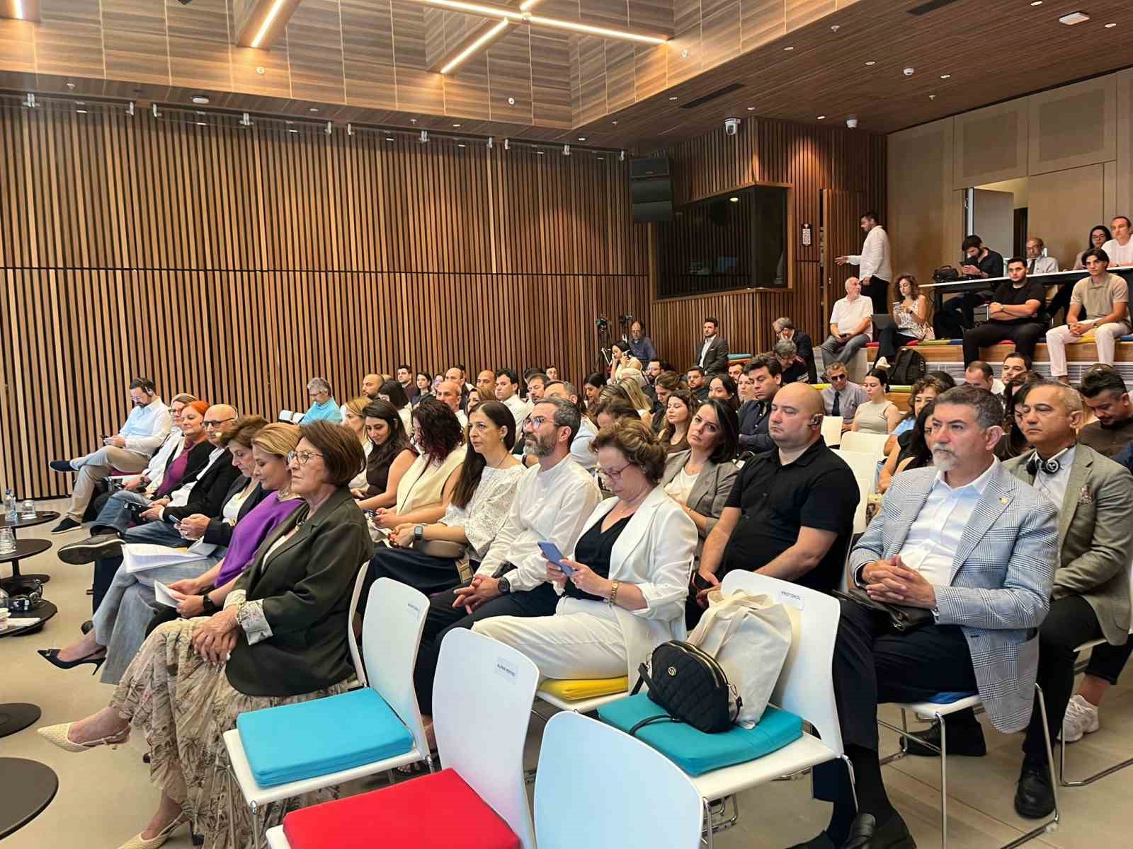 Yapay zeka &ccedil;ağında markalaşma İzmir&rsquo;de masaya yatırıldı