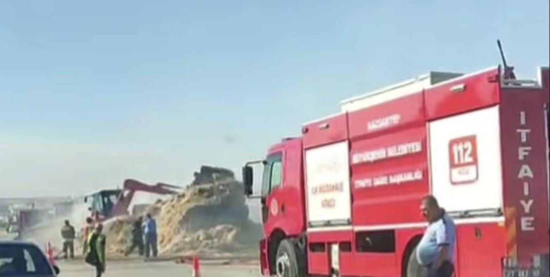 Gaziantep&rsquo;te saman balyası y&uuml;kl&uuml; tırda yangın