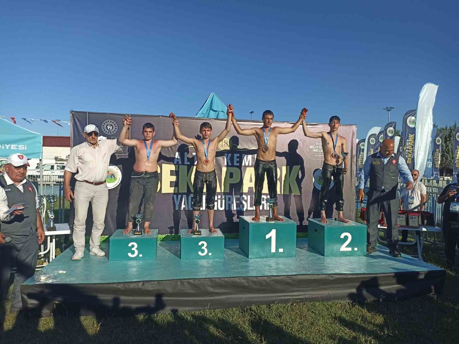 Kağıtspor sporcuları k&uuml;rs&uuml;ye ambargo koydu