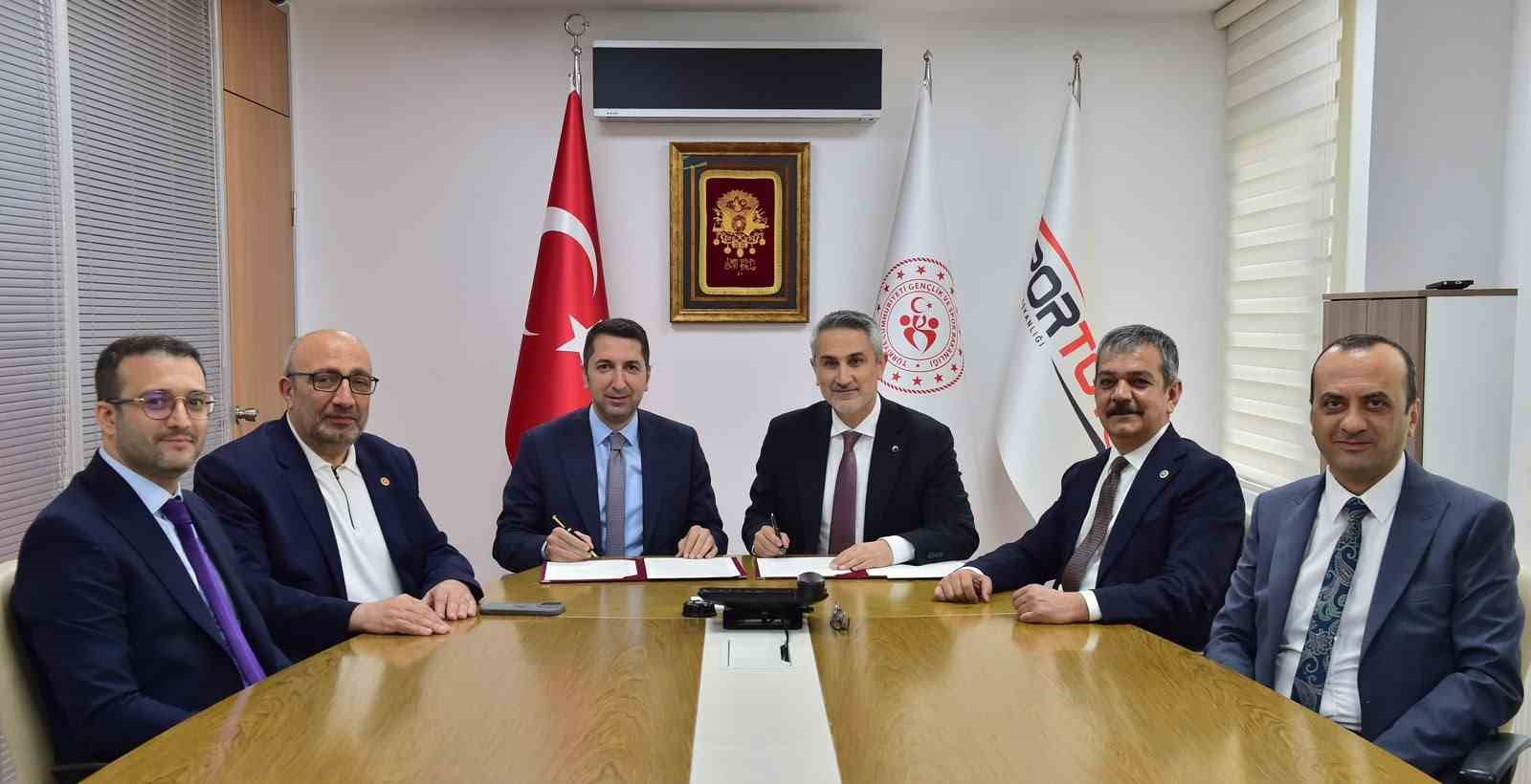 Elazığ&rsquo;a 10 yeni spor sahası