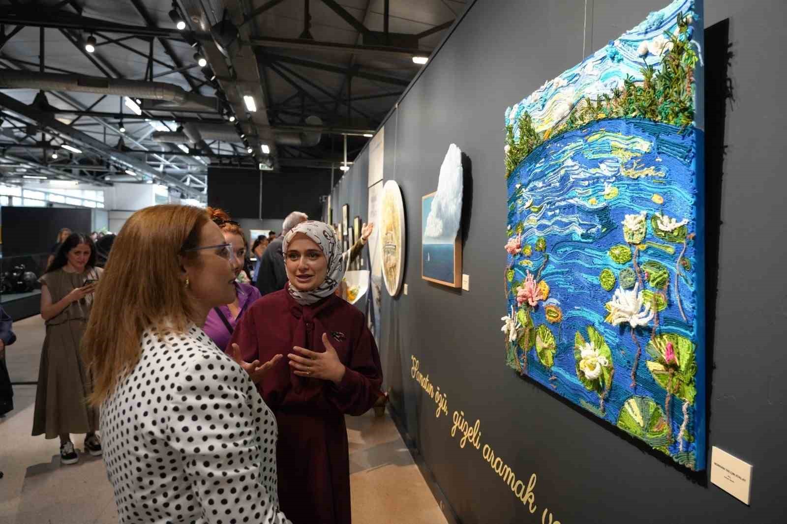 Gen&ccedil;lerin "İz" temalı yıl sonu sergisi beğeni topladı
