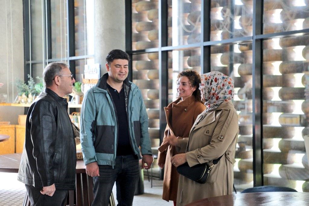 Vali Polat bu kez rehber oldu: Kars&rsquo;ı adım adım anlattı, Peynir M&uuml;zesi&rsquo;ni gezdirdi