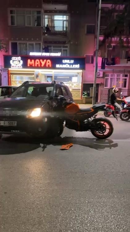 Bursa&rsquo;da motosiklet ile otomobil &ccedil;arpıştı: 1 yaralı