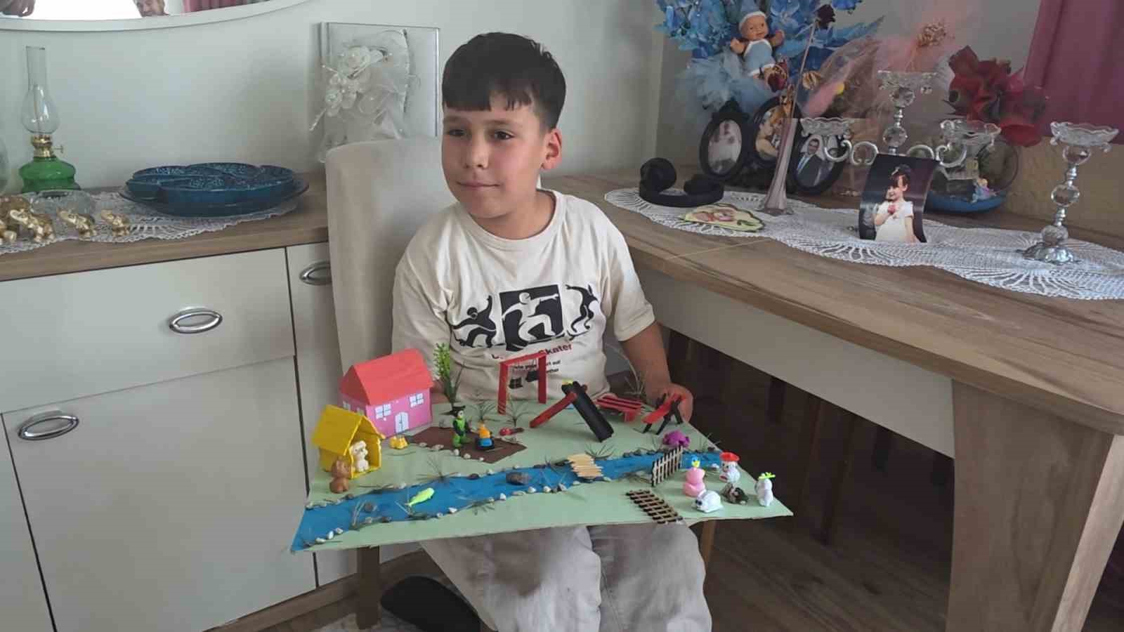 K&uuml;tahya&rsquo;da 3. sınıf &ouml;ğrencisi G&ouml;ktuğ Okayay&rsquo;ın dikkat &ccedil;eken "Doğal Yaşam" maketi