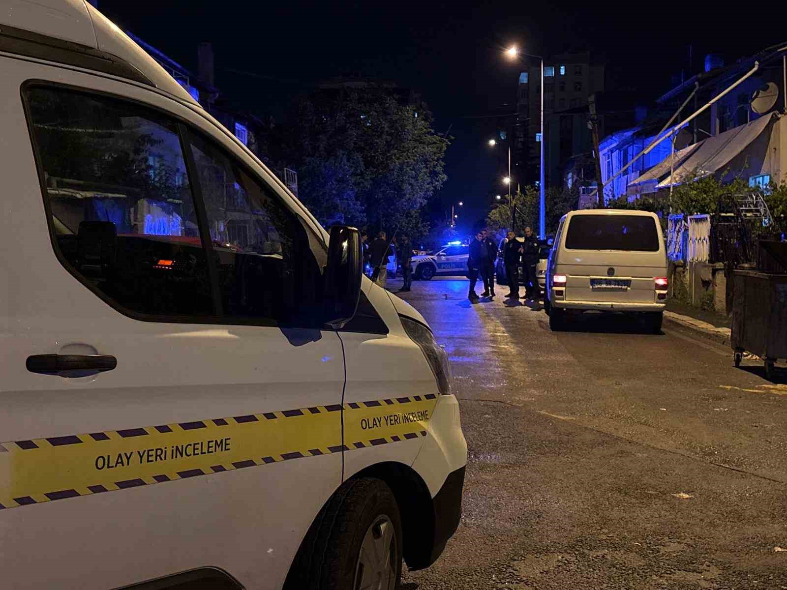 Kayseri&rsquo;de husumetlilerin hedefi olan 2 katlı ev kurşunlandı