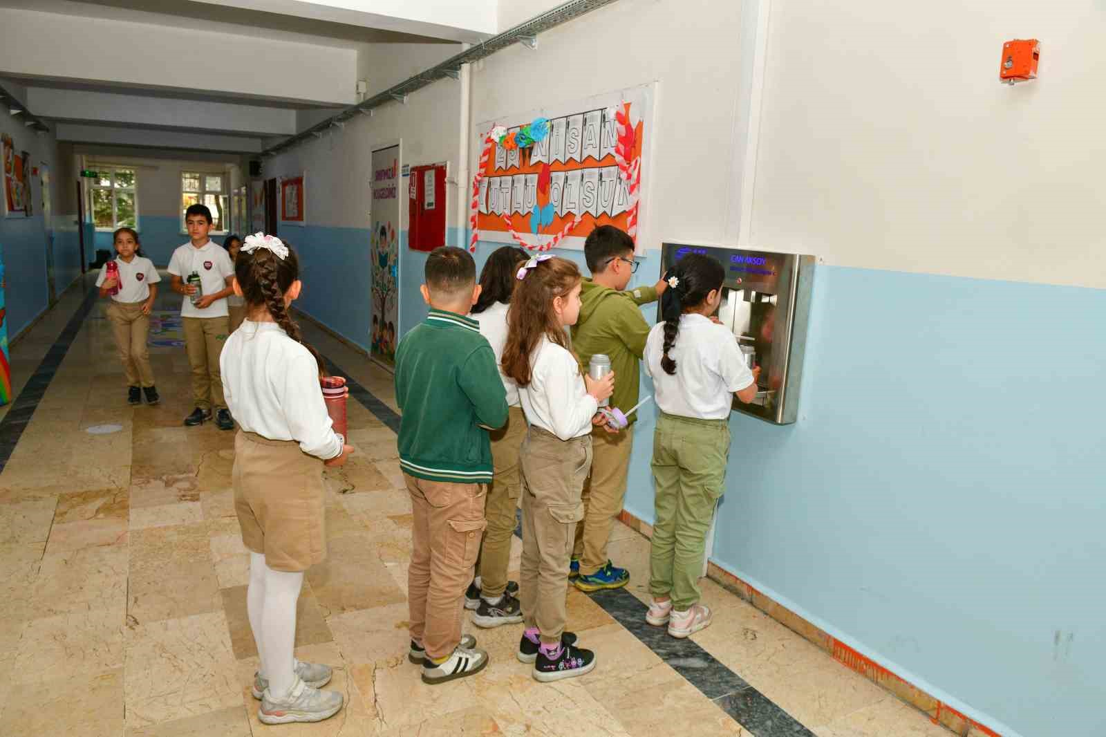 Esenyurt&rsquo;ta okullarda &uuml;cretsiz su d&ouml;nemi başladı