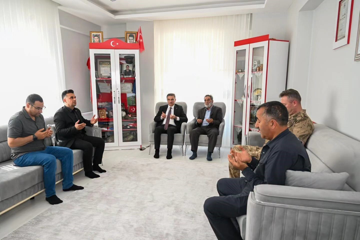 Vali Baruş&rsquo;tan şehit ailelerine anlamlı ziyaret