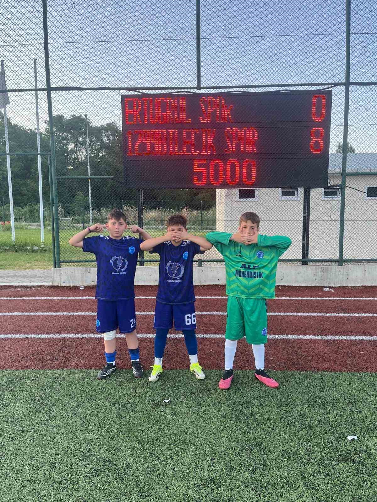 1299 Bilecikspor Kul&uuml;b&uuml;, gol oldu yağdı