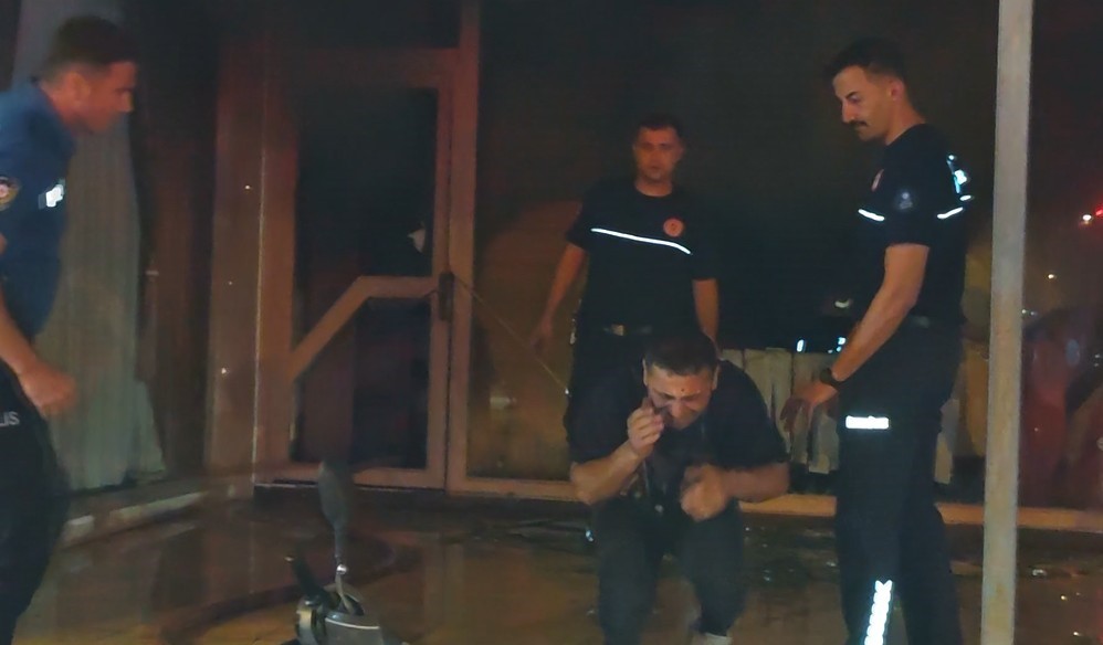 Ekmek teknesinin yandığını g&ouml;r&uuml;nce g&ouml;zyaşlarına boğuldu