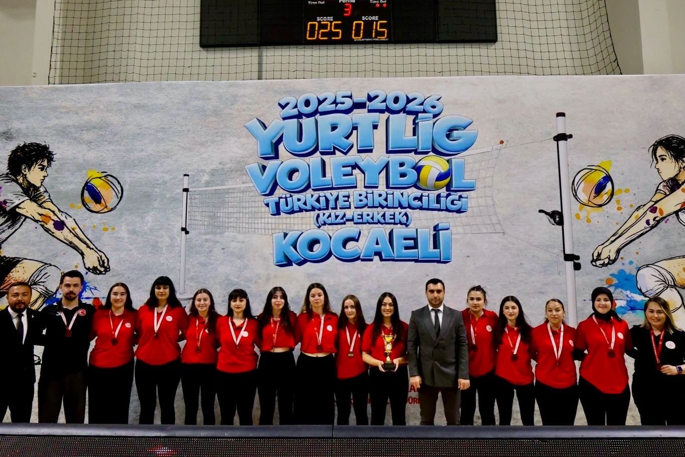 Bilecikli sporcular T&uuml;rkiye &uuml;&ccedil;&uuml;nc&uuml;s&uuml; oldu