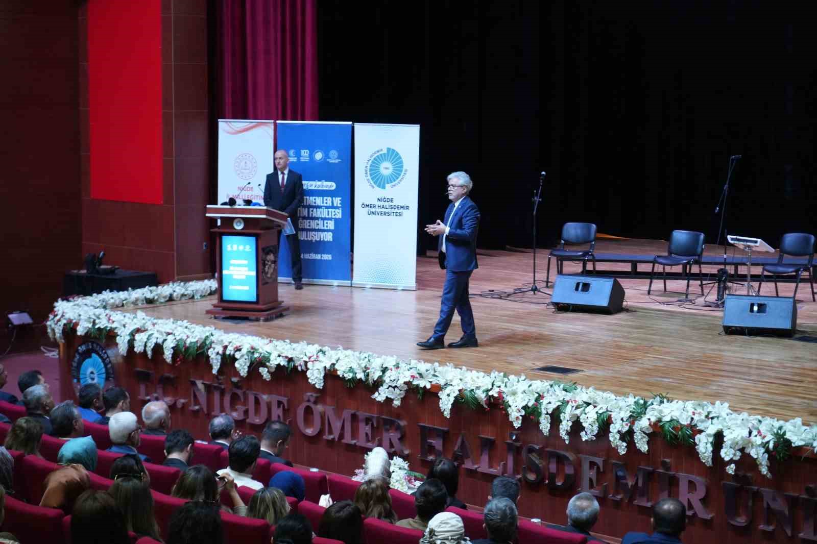 Bakan Yardımcısı &Ouml;mer Faruk Yelkenci: "Bir tarafta beceri &ouml;rg&uuml;s&uuml;, diğer tarafta değerler var"