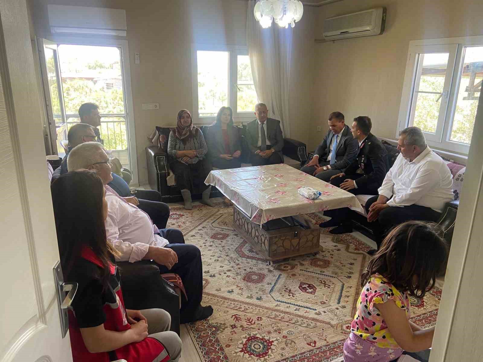 Kaymakam G&uuml;ng&ouml;r&rsquo;den şehit ailelerine bayram ziyareti
