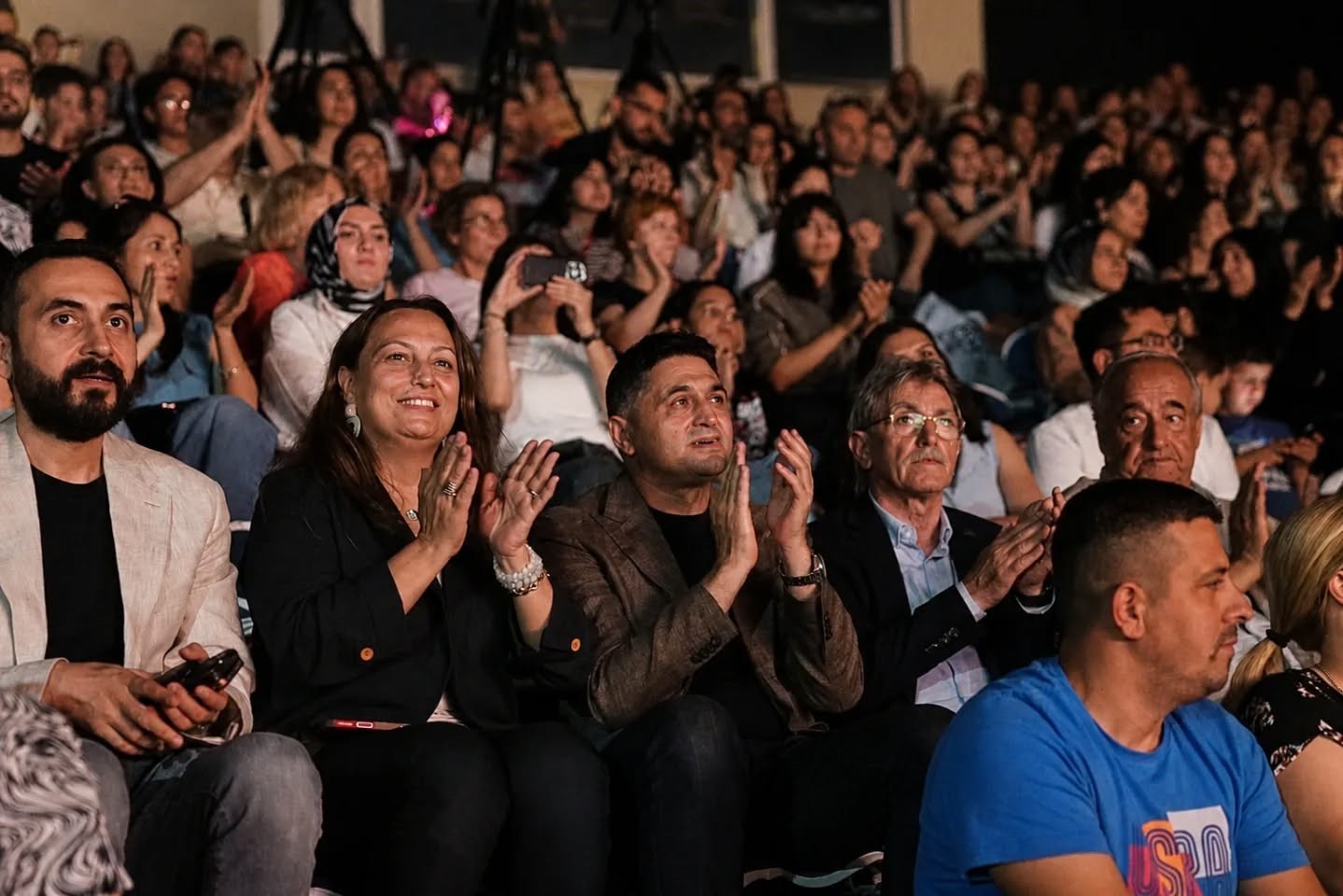 Aliağalılar sanat ve dansın b&uuml;y&uuml;s&uuml;nde buluştu