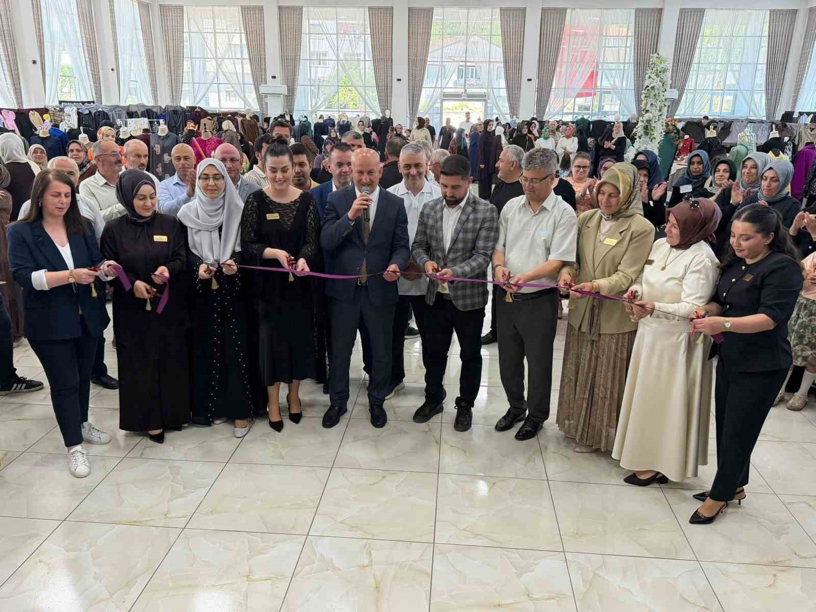 &Ouml;nce &ouml;ğrendiler sonra h&uuml;nerlerini sergilediler