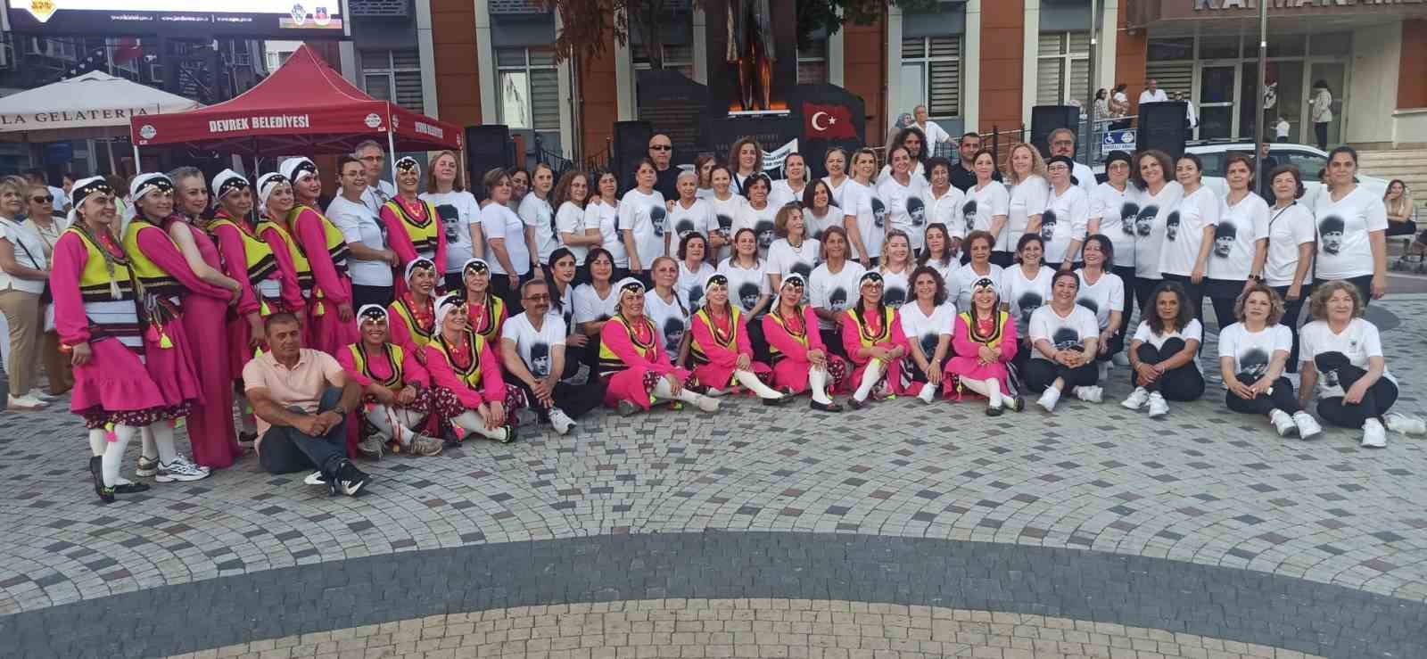 Devrek&rsquo;te d&uuml;zenlenen şenlikte vatandaşlar doyasıya eğlenmenin tadını &ccedil;ıkardılar