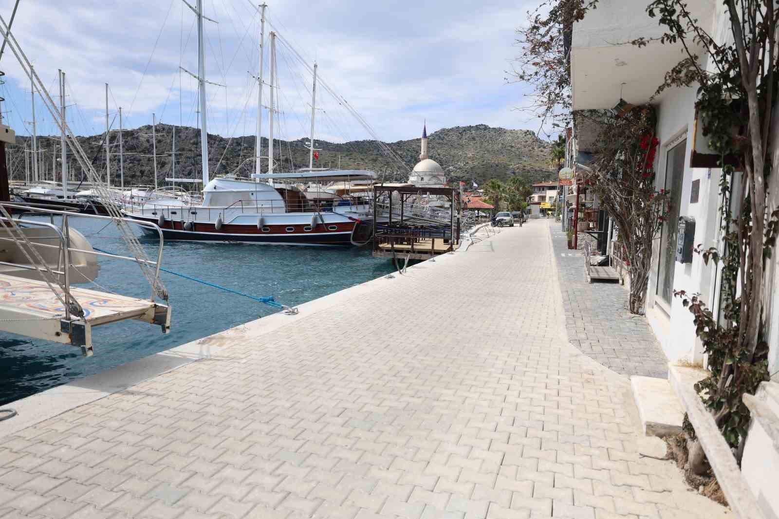 Bozburun sahili yeni y&uuml;z&uuml;ne kavuştu
