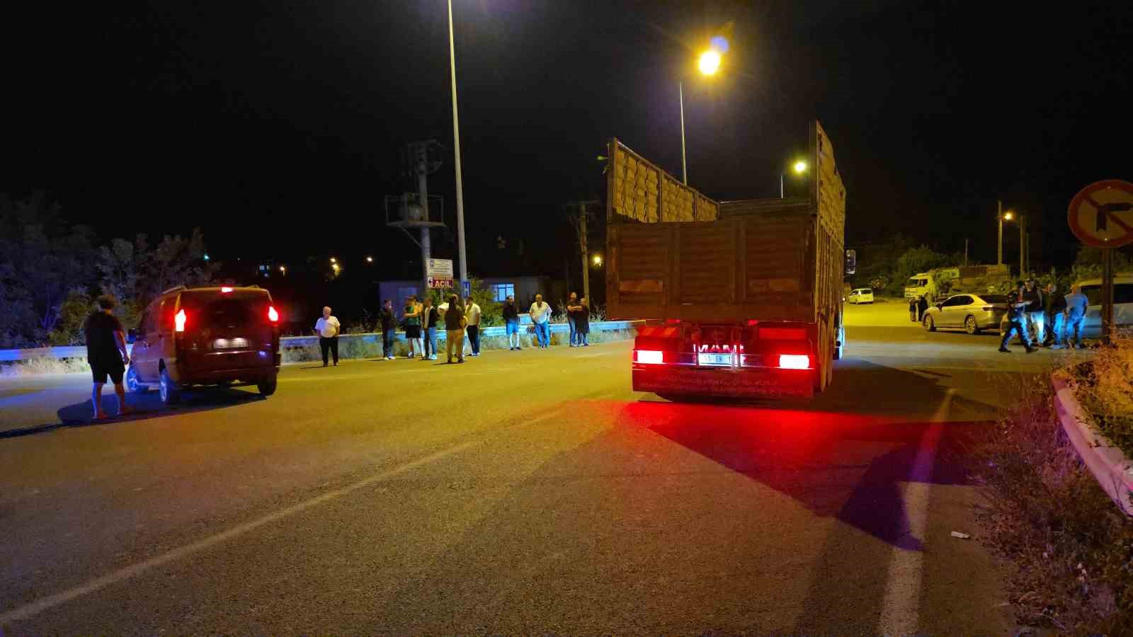 Kamyon ve otomobile &ccedil;arpan ara&ccedil; takla attı: 2 yaralı