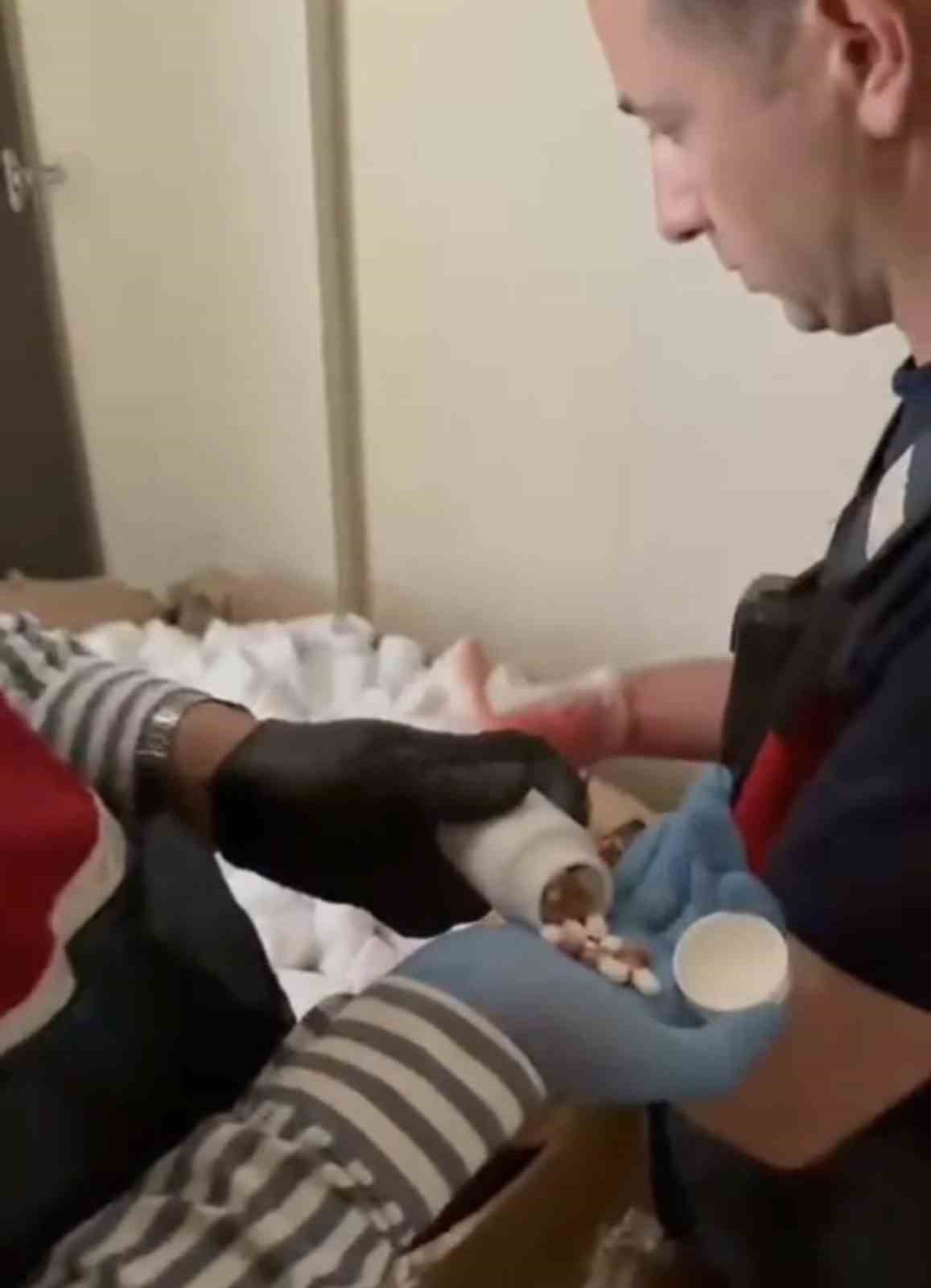 22 yaşındaki genç kız 47 bin adet uyuşturucu hapla yakalandı