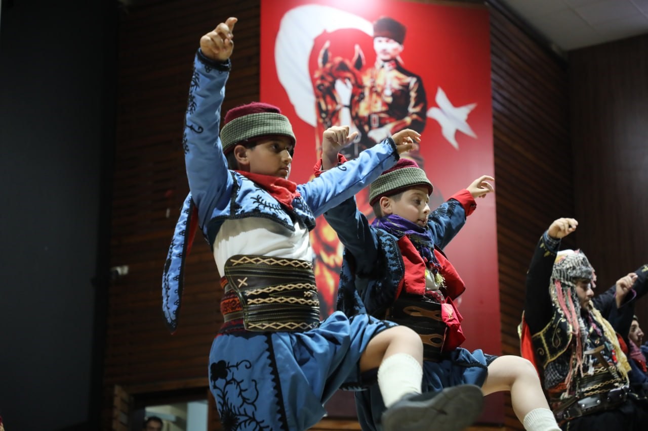 Edremit Belediyesi kursiyerlerinden m&uuml;zik ziyafeti