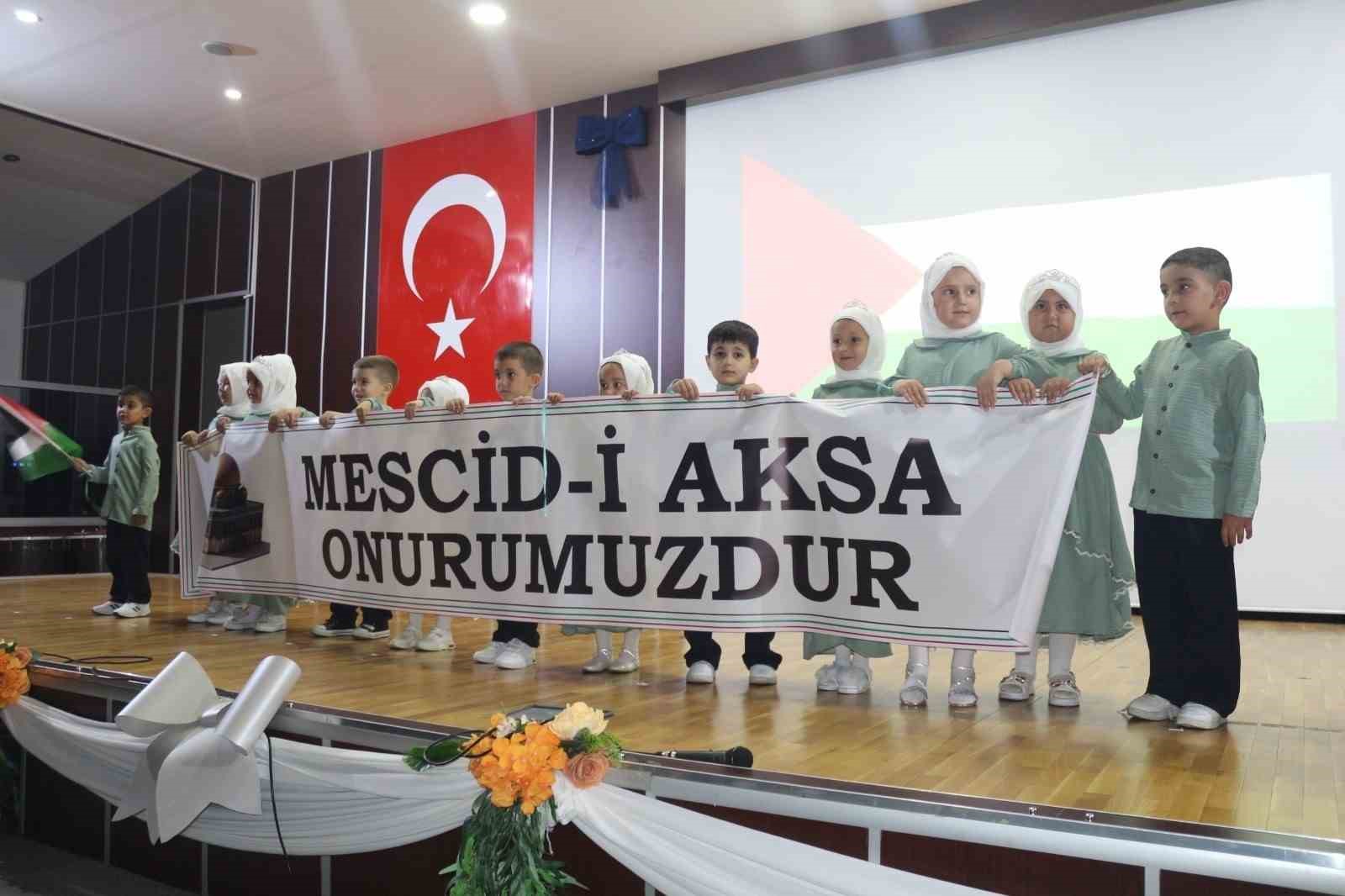Kardeş Kur’an Kursları yılsonunu coşkuyla kutladı