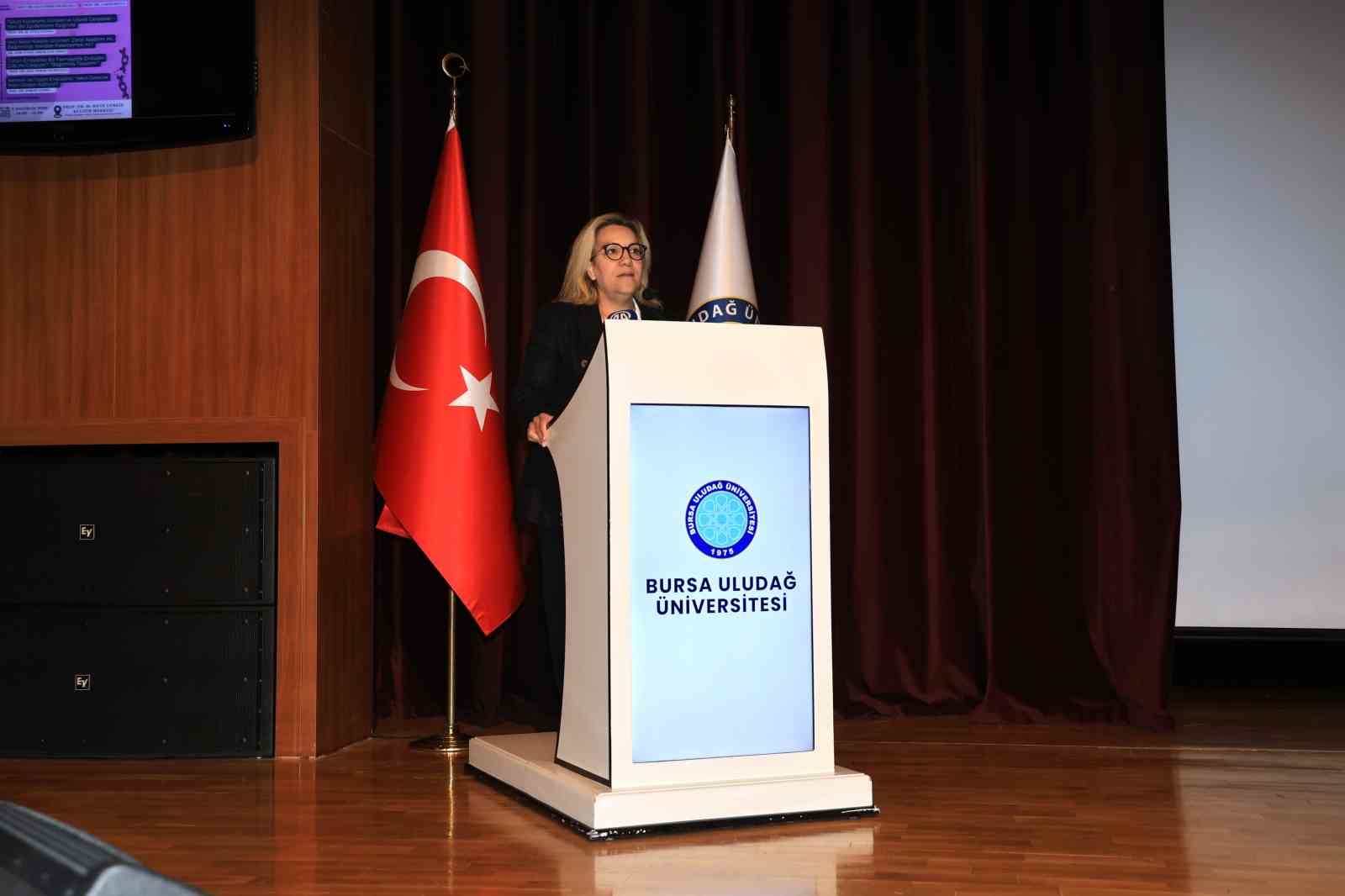 T&uuml;t&uuml;n end&uuml;strisinin evrimi ve tehlikeleri masaya yatırıldı