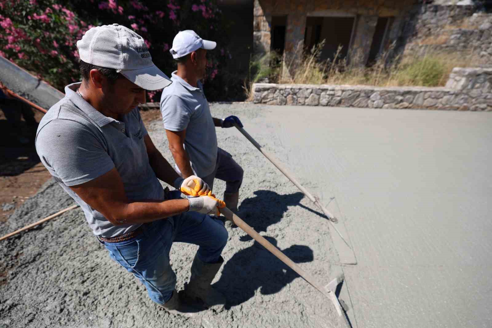 Marmaris&rsquo;te yol yapım ve bakım &ccedil;alışmaları s&uuml;r&uuml;yor