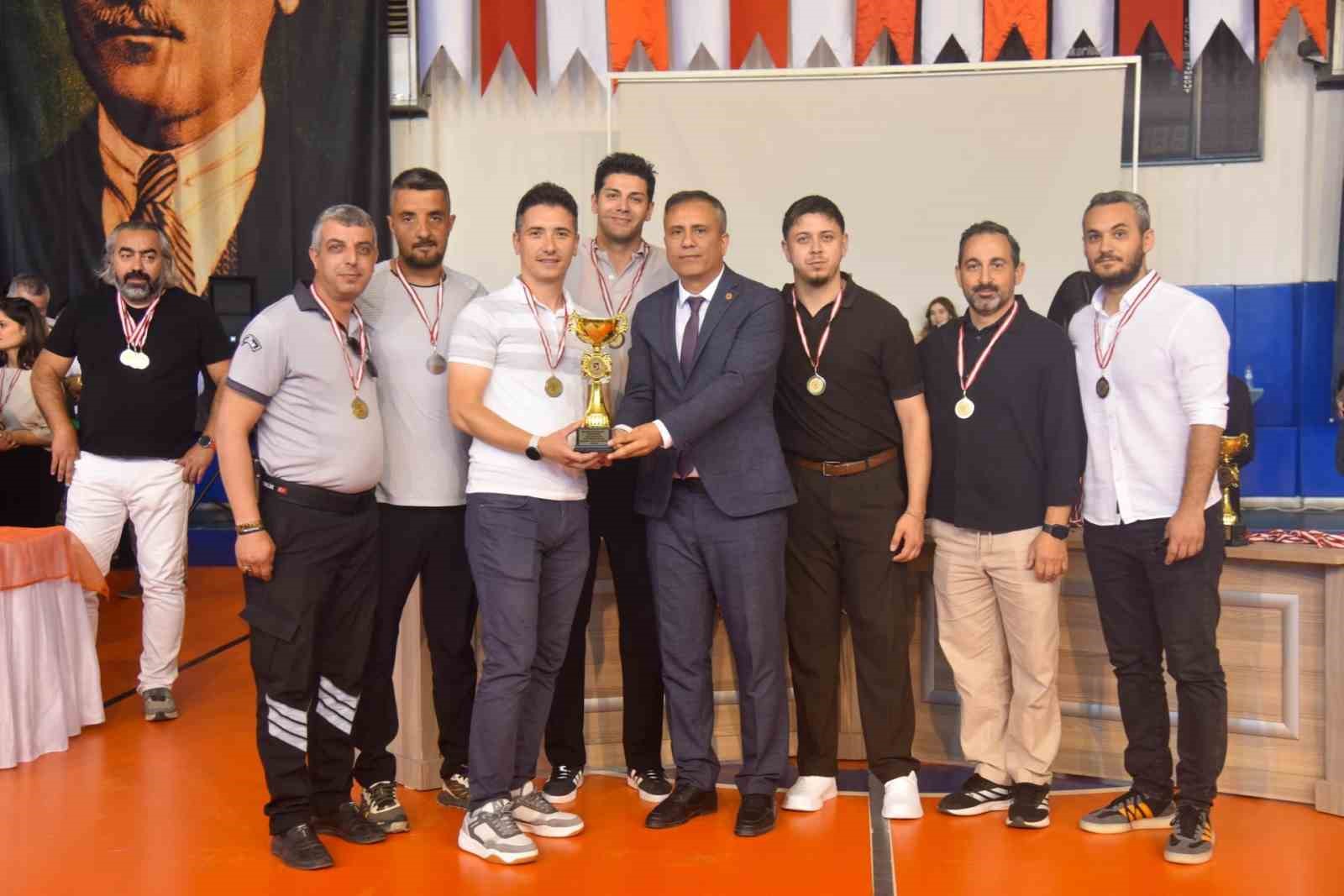 Fen Fak&uuml;ltesi namağlup şampiyon oldu